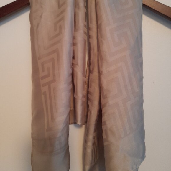 Black Givenchy monogram bag & free silk scarf include - Picture 14 of 15